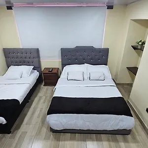 Bed and breakfast Colisseum Roma House- Campin Simon Bolivar Movistar Embajada Compensar, Bogotá